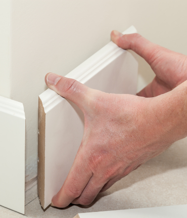 Rodapés em poliestireno e acabamentos